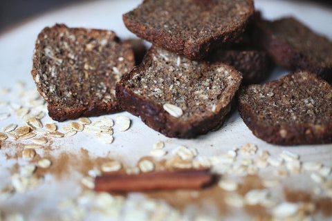 Avižų desertinė duona su cinamonu (vidutinis kepaliukas)