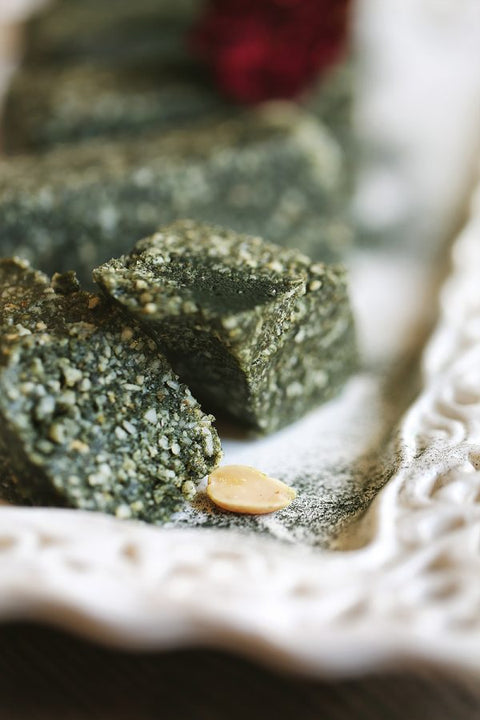 Chalva su spirulina